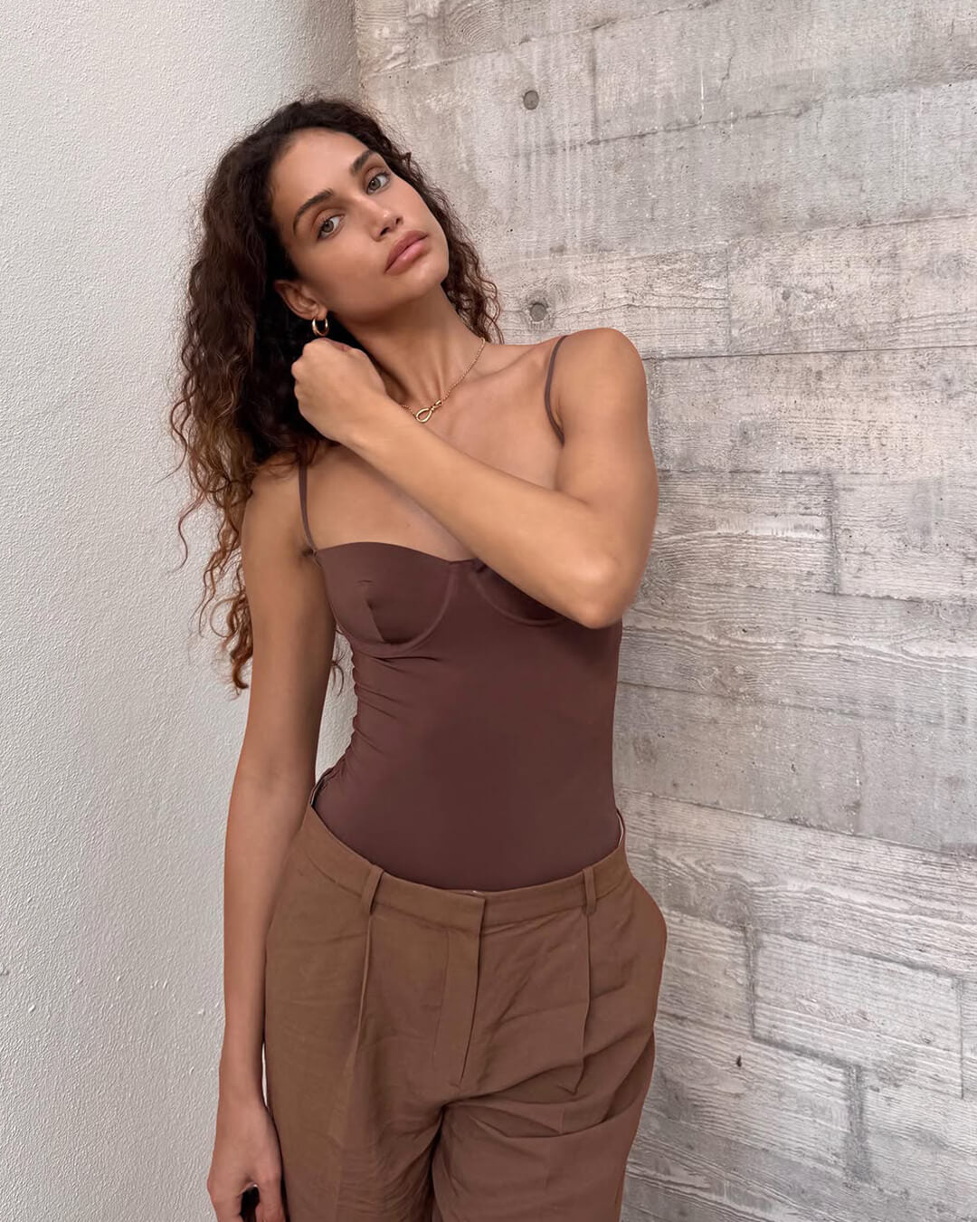 Damen Satin-Body mit Spaghettiträgern – Sexy Rückenfreier Bodysuit für Freizeit & Dessous